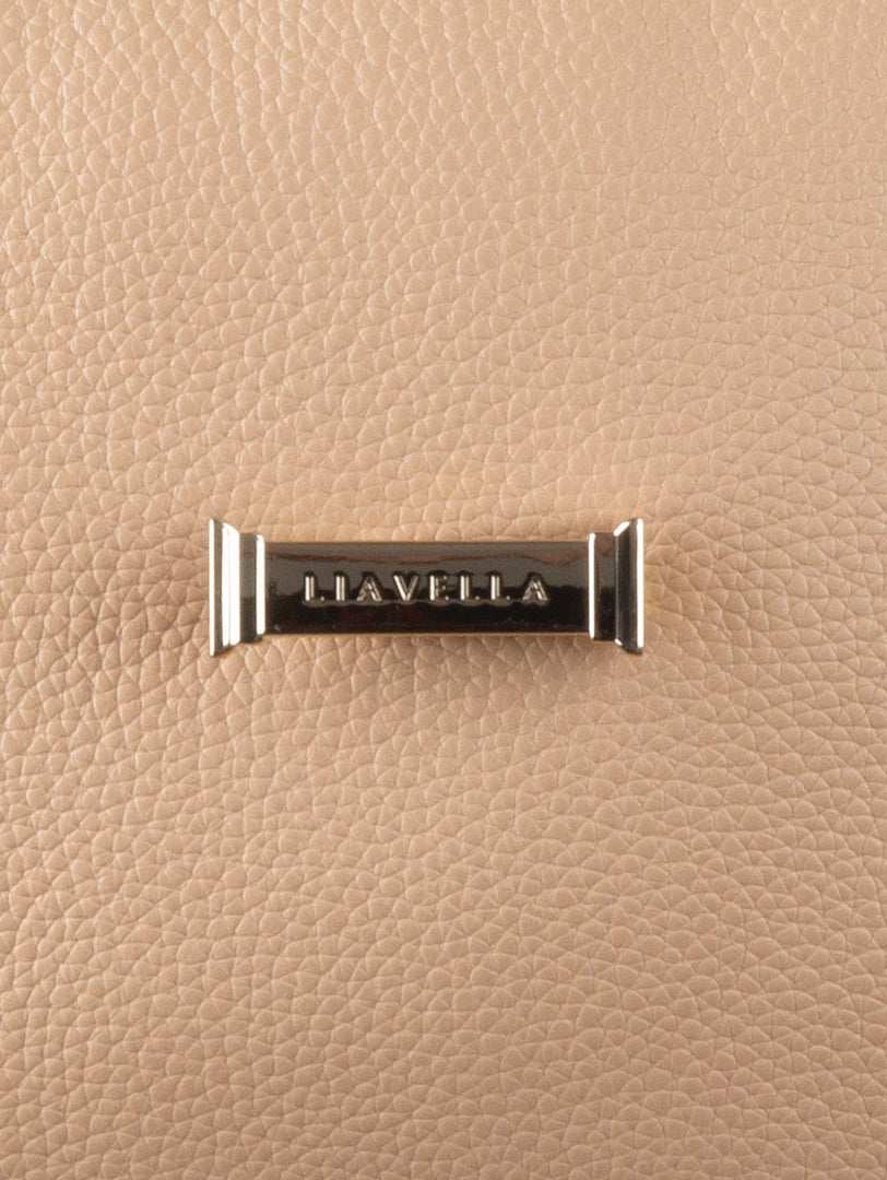 The AVAIA bag: Tan