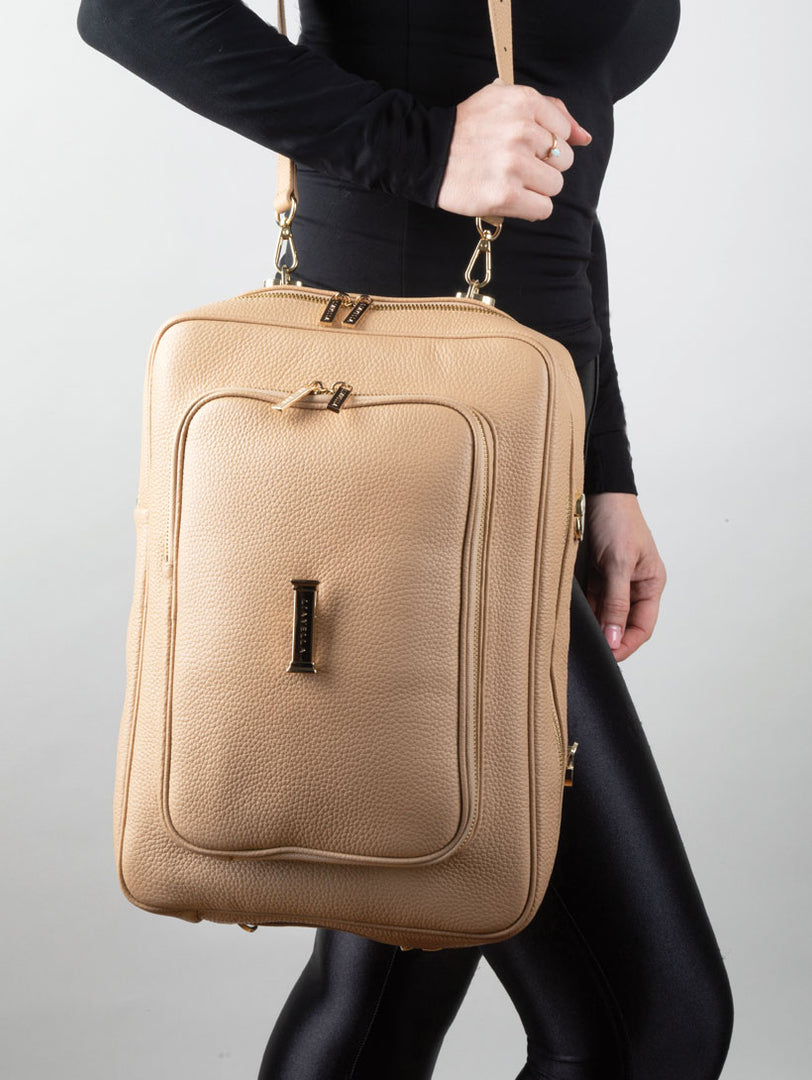 The AVAIA bag: Tan