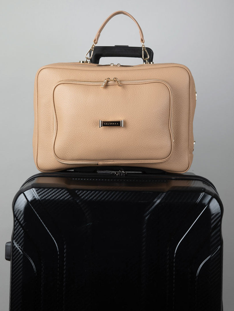 The AVAIA bag: Tan