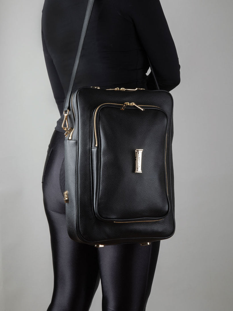 The AVAIA bag: Black